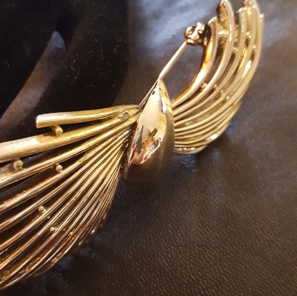 BSK Vintage Bow Brooch - Picture 3 of 7